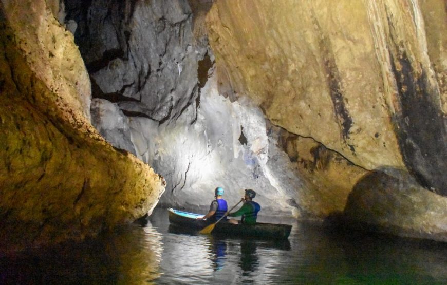 Barton Creek Caves Belize - Amazing No 1 Canoe Caves tour.